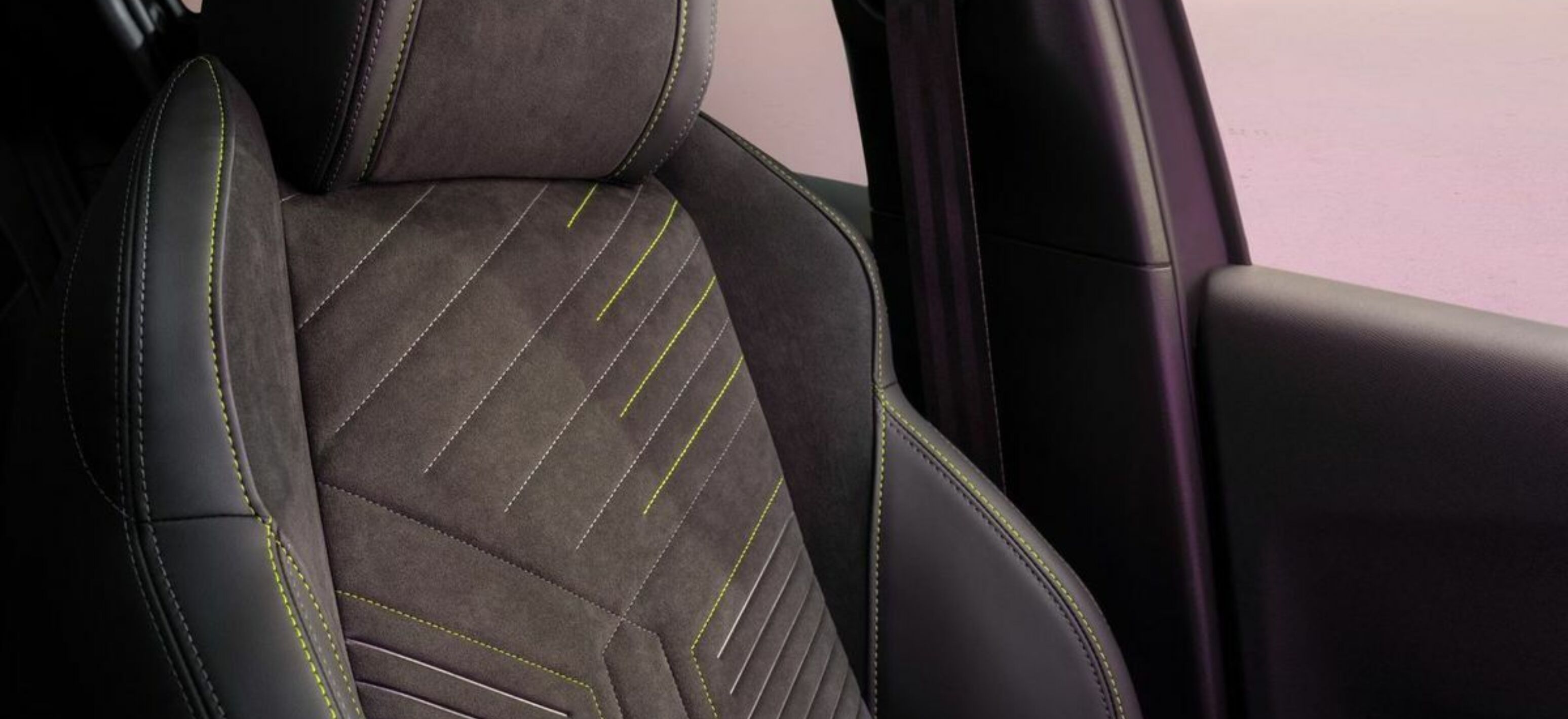 https://autofilter.sk/assets/files/images/2008/gallery/Peugeot-e-2008-2023-04-galeria_2025-04-10-201001_kuhr.jpg - obrazok