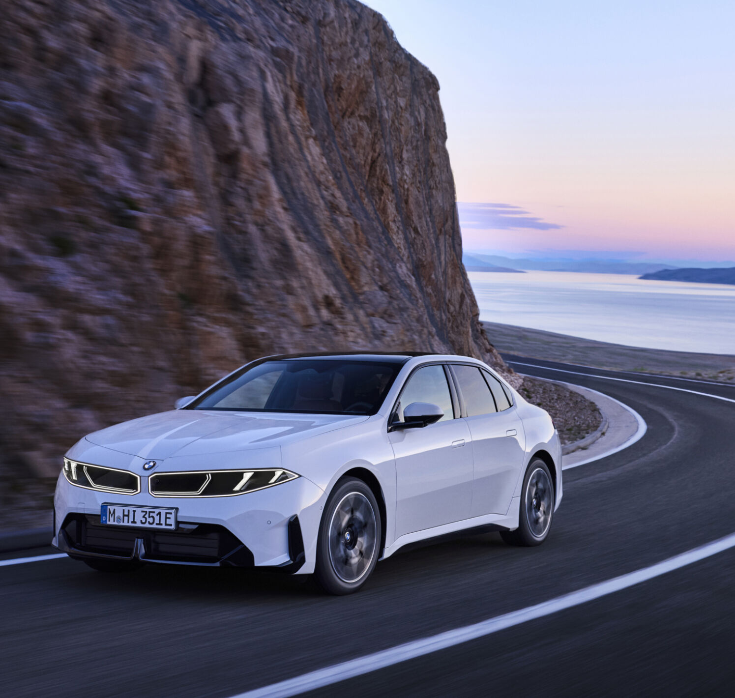 https://autofilter.sk/assets/files/images/3-sedan-2/gallery/P90657636_highRes_the-new-bmw-i3-50-xd.jpg - obrazok