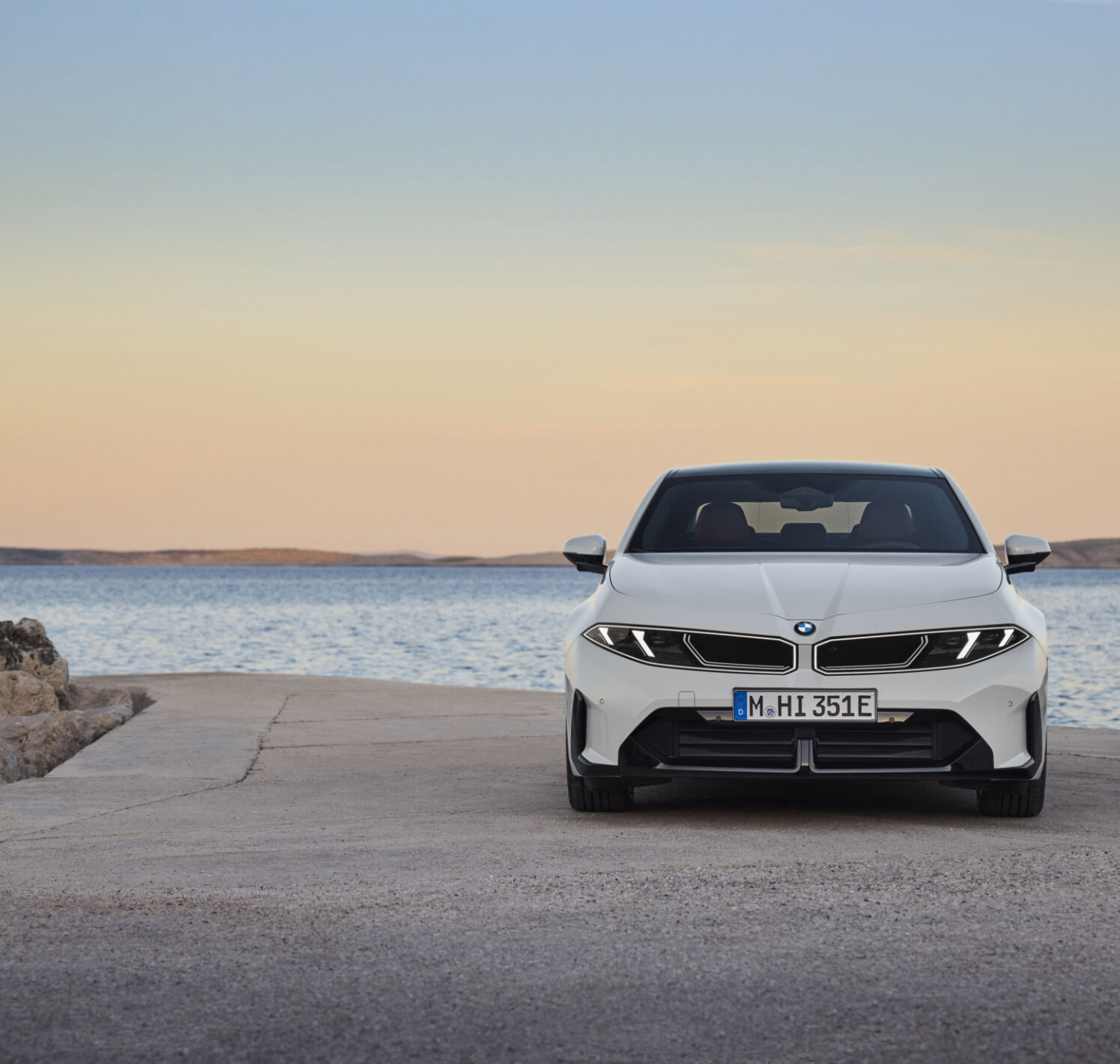 https://autofilter.sk/assets/files/images/3-sedan-2/gallery/P90657641_highRes_the-new-bmw-i3-50-xd.jpg - obrazok