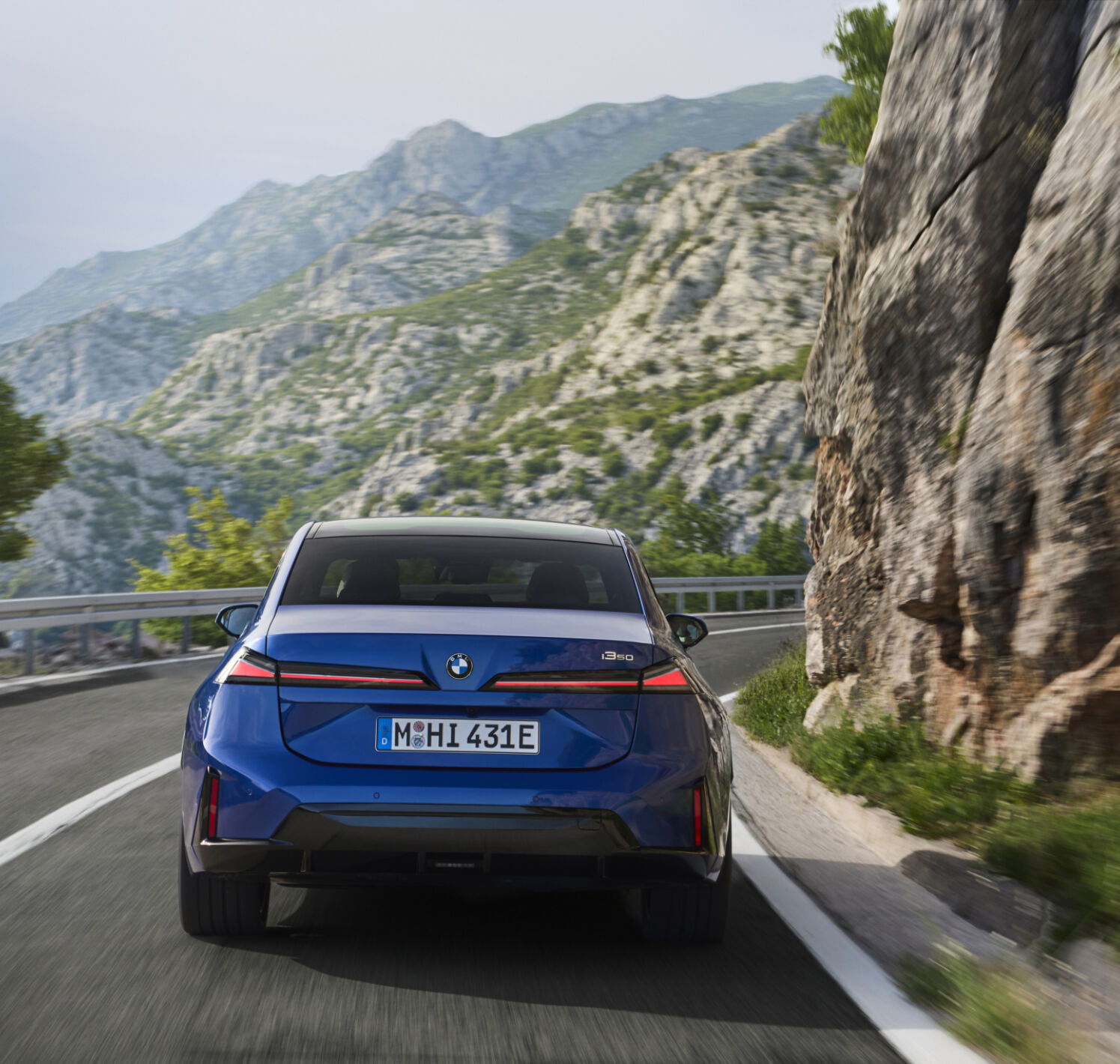 https://autofilter.sk/assets/files/images/3-sedan-2/gallery/P90657656_highRes_the-new-bmw-i3-50-xd.jpg - obrazok