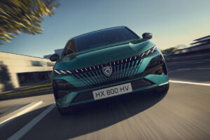 Peugeot 308: hatchback so spaľovacím motorom aj plug-in hybridom