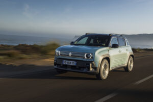 Renault 4 E-Tech je praktickejšia päťka pre každý deň