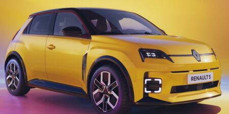 Renault 5 E-Tech má charakter. Rodinný priestor však nesľubuje obrazok