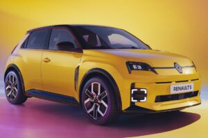 Renault 5 E-Tech má charakter. Rodinný priestor však nesľubuje