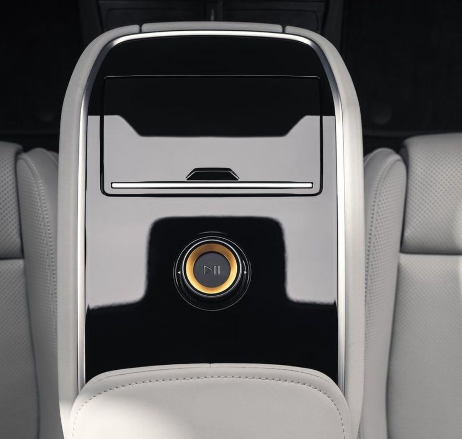 https://autofilter.sk/assets/files/images/5/gallery/polestar-5_01-galeria.jpg - obrazok