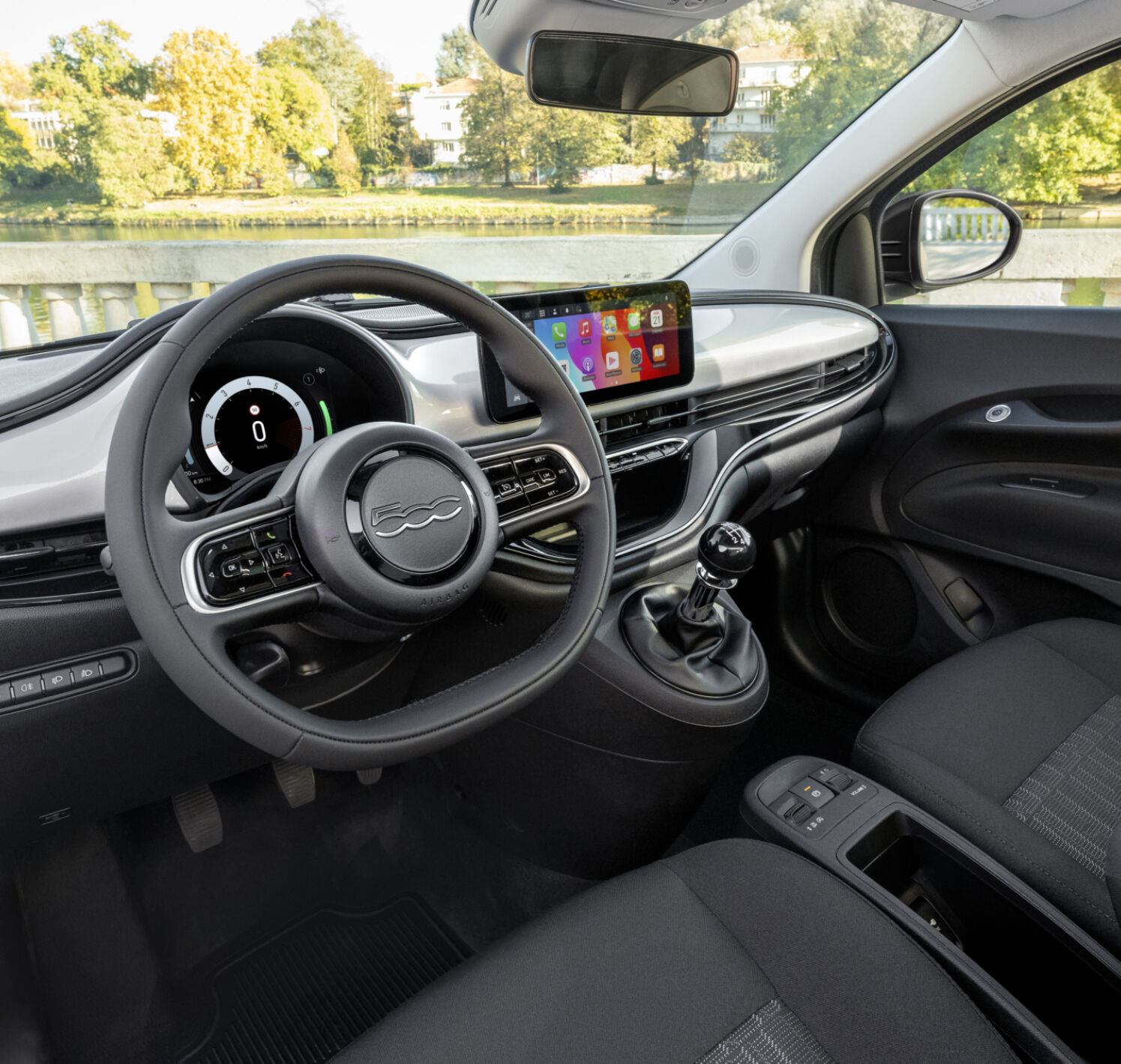 https://autofilter.sk/assets/files/images/500-e-2/gallery/Fiat500Hybrid_Interiors6.jpg - obrazok