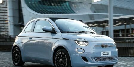 Fiat 500e Hatchback: elektrická mestská ikona stavia na kompaktnosti a štýle obrazok