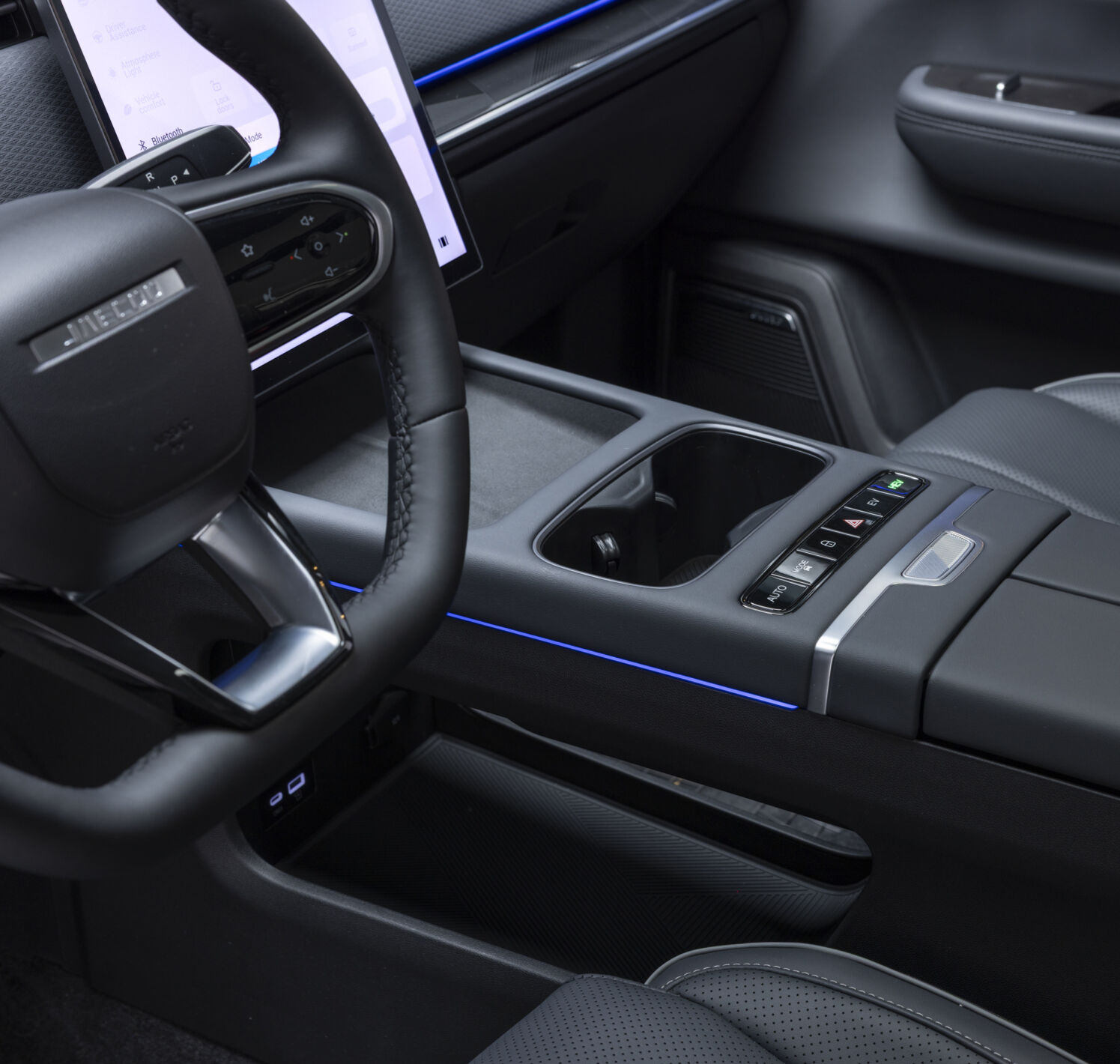 https://autofilter.sk/assets/files/images/7-2/gallery/j7phev_interior_02_HD.jpg - obrazok