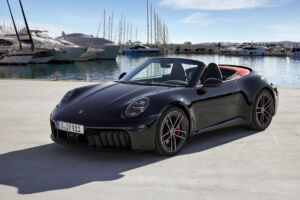 911 Carrera Cabriolet pridáva otvorenú strechu bez straty základnej univerzálnosti