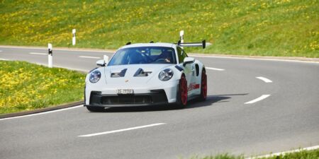 Porsche 911 GT3 RS je tu. Má atmosférický motor, 525 koní, krídlo s funkciou DRS a cestnú homologizáciu obrazok