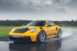 Porsche 911 GT3 RS je cestné auto navrhnuté okolo aerodynamiky
