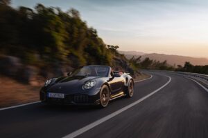 911 Turbo S Cabriolet spája otvorenú jazdu s výkonom superšportu