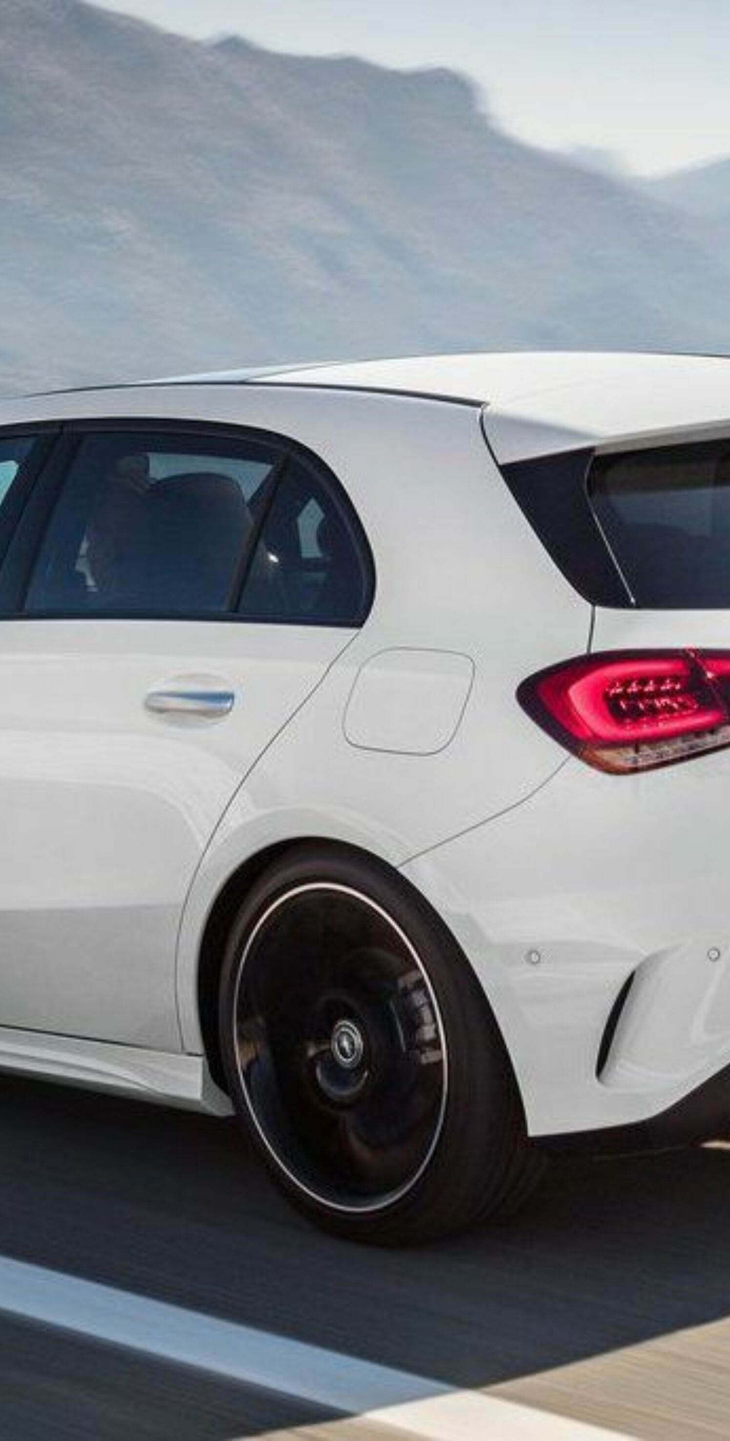 https://autofilter.sk/assets/files/images/a-hatchback/gallery/Mercedes-benz-a-2018-10-galeria_2025-04-10-205944_jhqf.jpg - obrazok