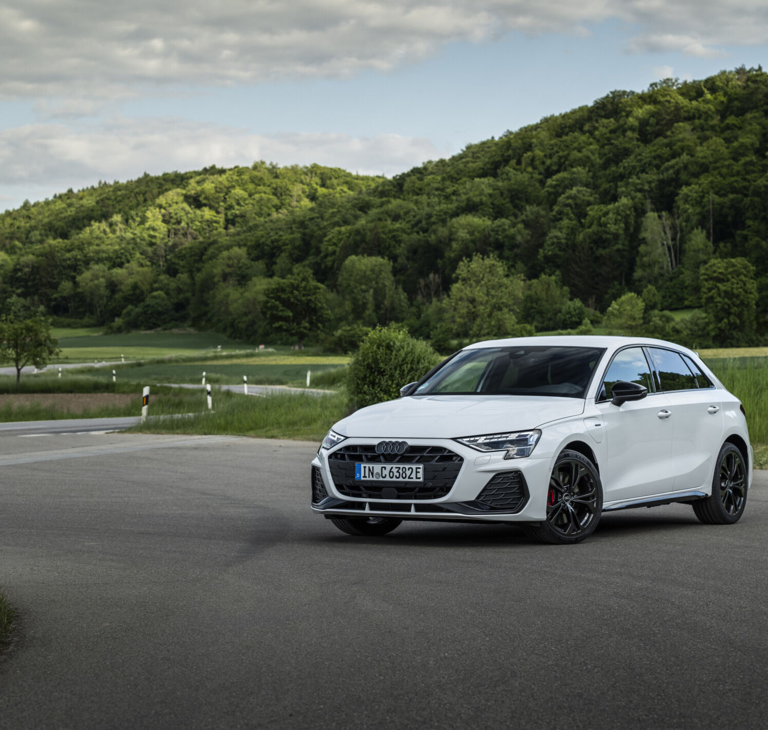 https://autofilter.sk/assets/files/images/a3-sportback-e-hybrid/gallery/A250741_medium.jpg - obrazok