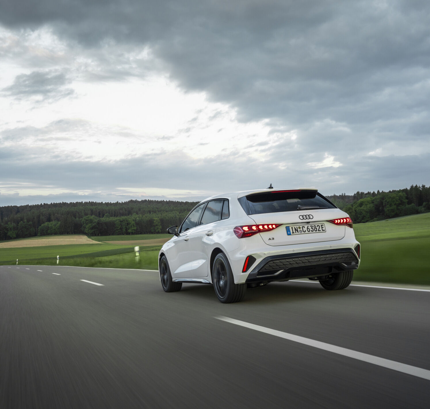 https://autofilter.sk/assets/files/images/a3-sportback-e-hybrid/gallery/A250745_medium.jpg - obrazok