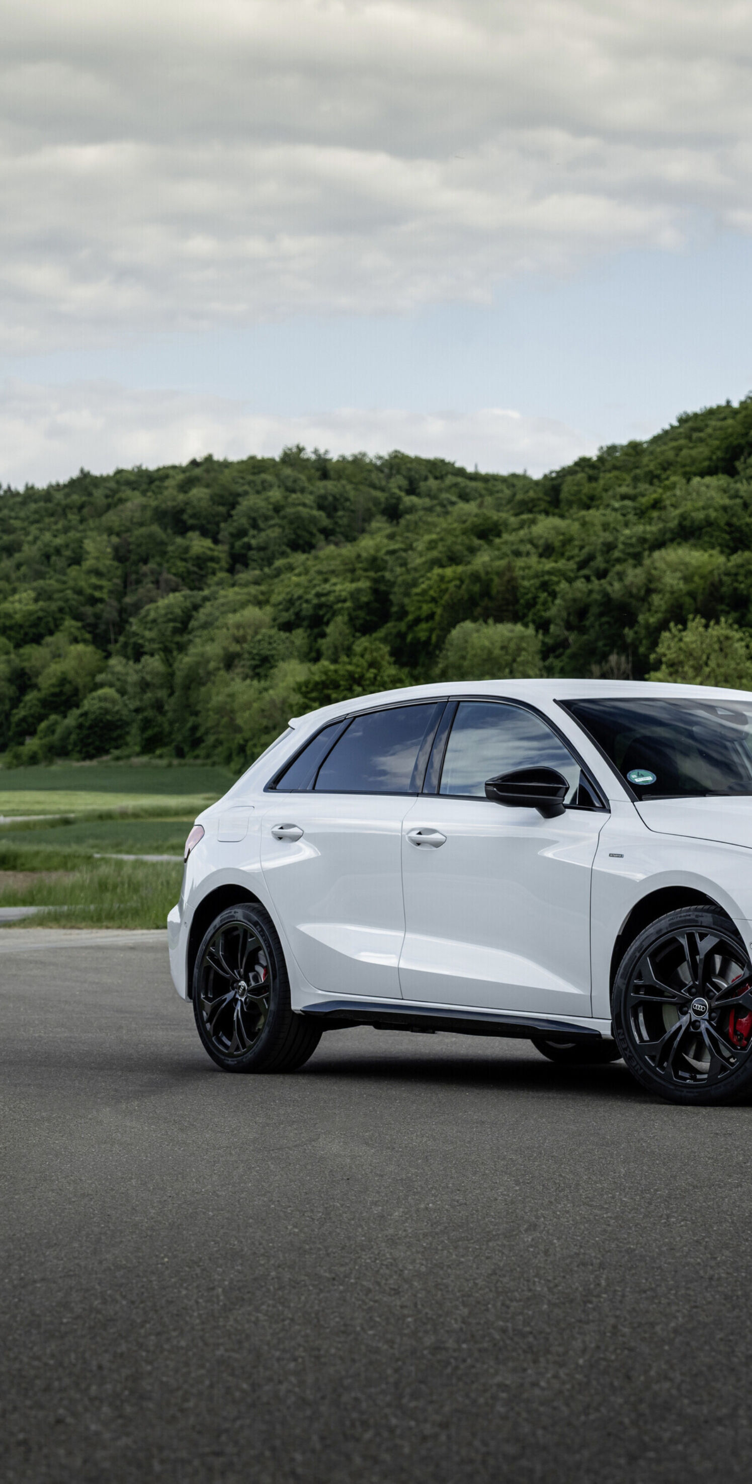 https://autofilter.sk/assets/files/images/a3-sportback-e-hybrid/gallery/A250743_medium.jpg - obrazok