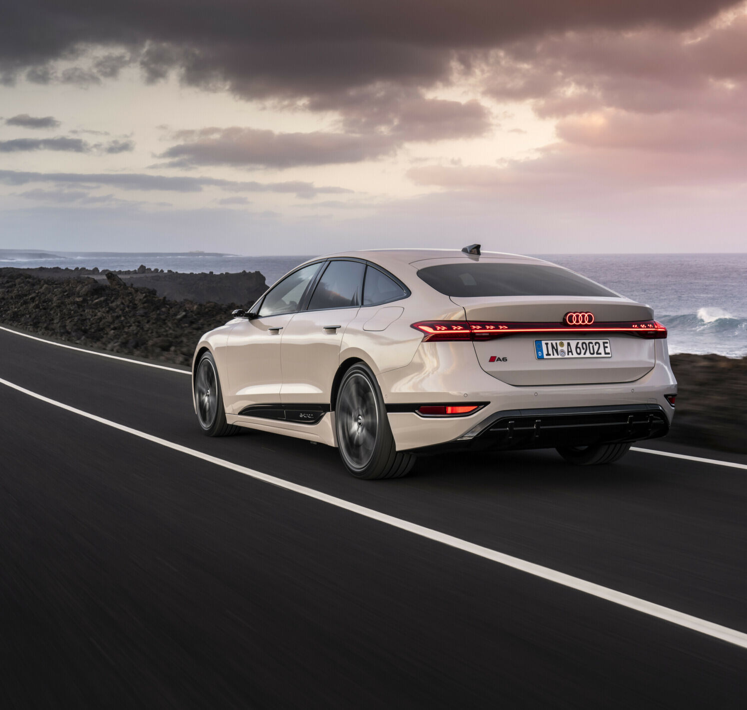 https://autofilter.sk/assets/files/images/a6-sportback-e-tron/gallery/A243197-medium_2025-04-10-202335_borj.jpg - obrazok