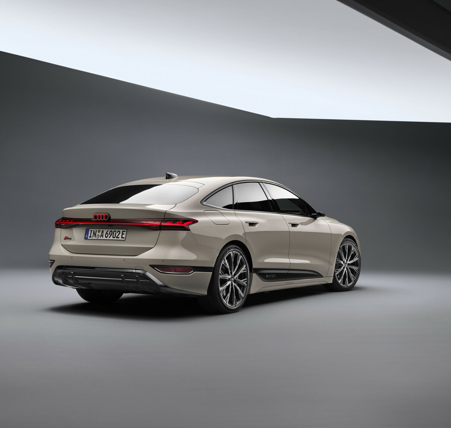 https://autofilter.sk/assets/files/images/a6-sportback-e-tron/gallery/A243201-medium_2025-04-10-202338_amjz.jpg - obrazok