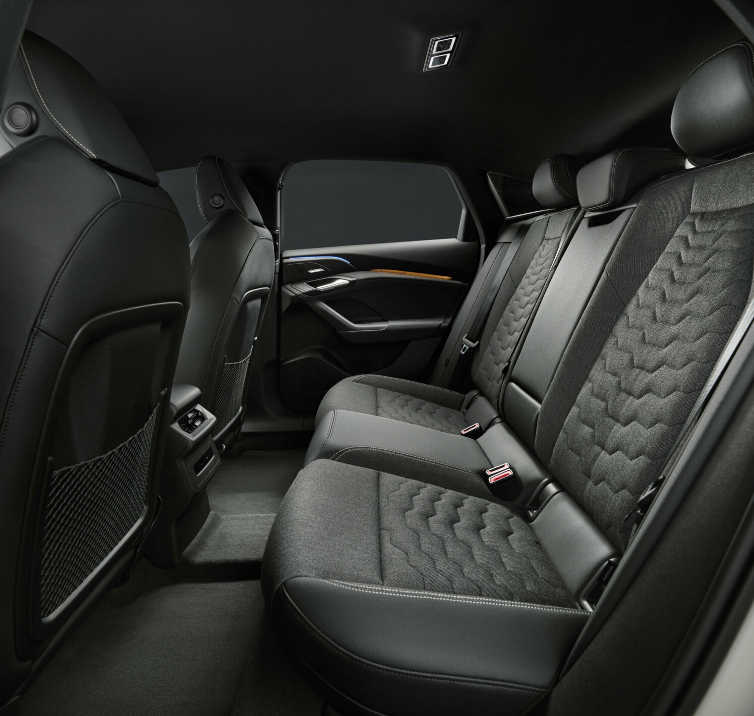 https://autofilter.sk/assets/files/images/a6-sportback-e-tron/gallery/A243216-medium_2025-04-10-202344_hwdh.jpg - obrazok