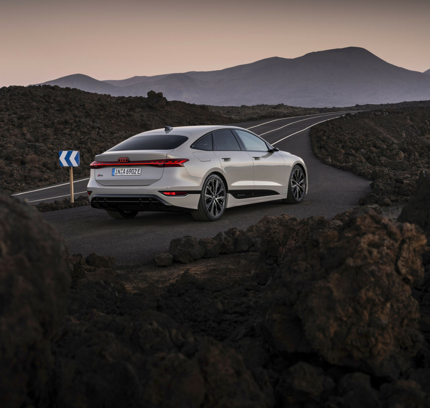 https://autofilter.sk/assets/files/images/a6-sportback-e-tron/gallery/A243227-medium_2025-04-10-202352_wjdf.jpg - obrazok