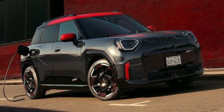 Mini Aceman JCW ukazuje, koľko stojí štýl a výkon v malom elektromobile obrazok