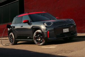 Mini Aceman JCW ukazuje, koľko stojí štýl a výkon v malom elektromobile