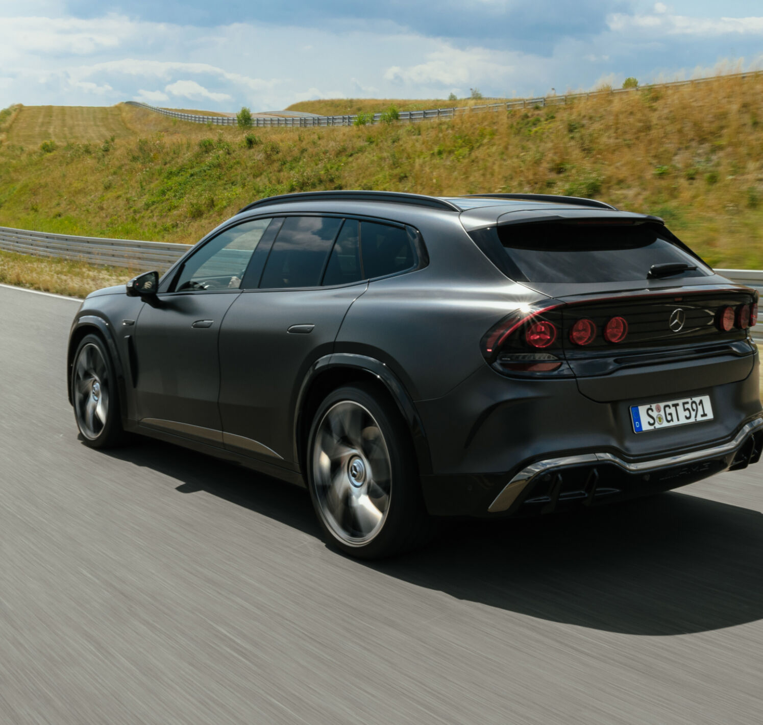 https://autofilter.sk/assets/files/images/amg-gt-suv/gallery/26c0332_072.jpg - obrazok