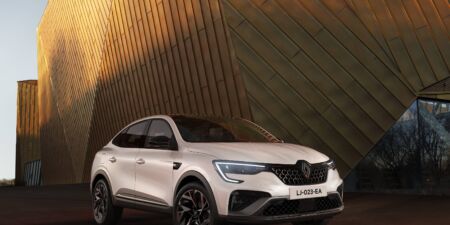 Renault Arkana E-Tech dokazuje, že SUV-kupé nemusí byť nepraktické obrazok