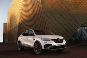Renault Arkana E-Tech dokazuje, že SUV-kupé nemusí byť nepraktické