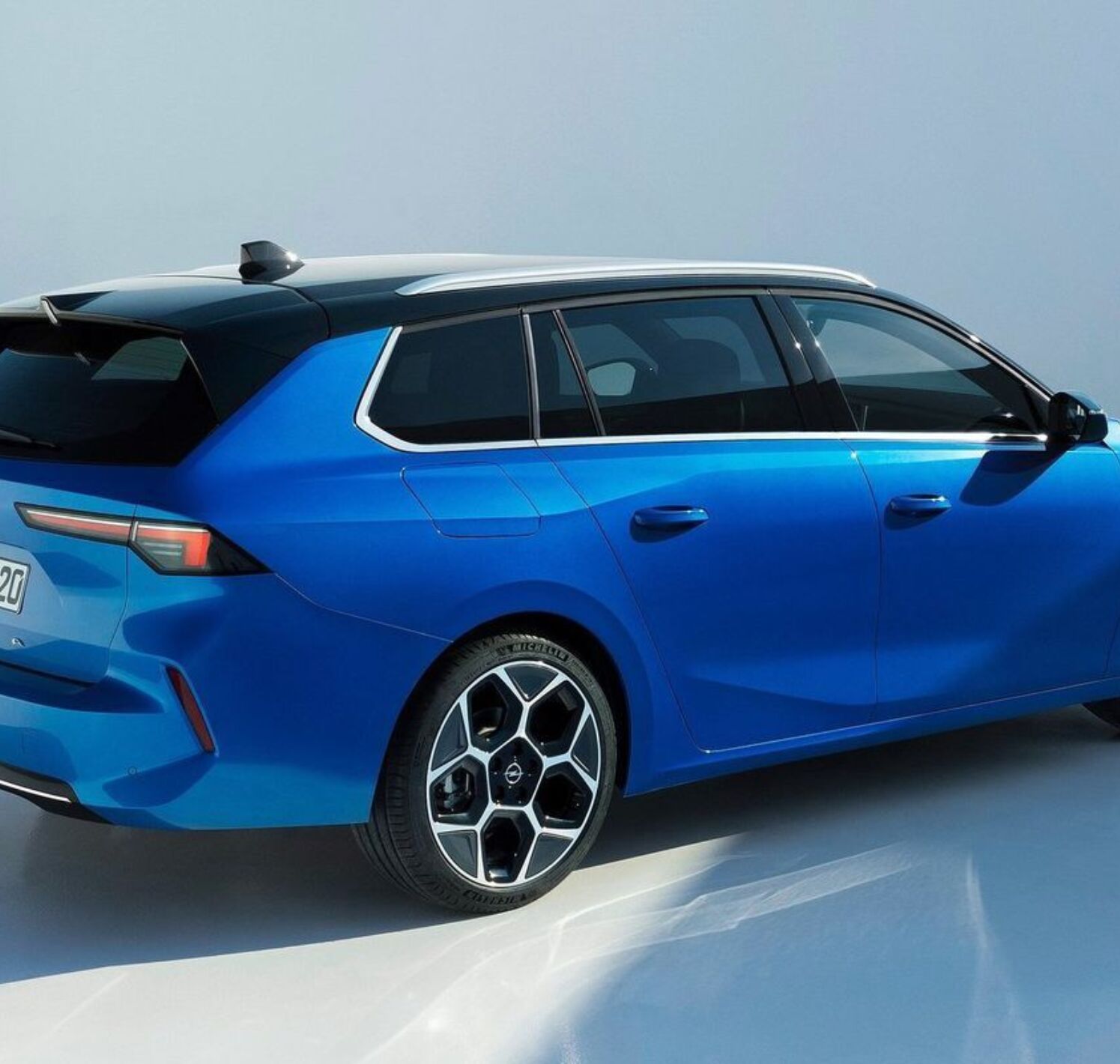 https://autofilter.sk/assets/files/images/astra-sports-tourer/gallery/Opel-astra-sports-tourer-2022-02-galeria_2025-04-10-212335_igxs.jpg - obrazok