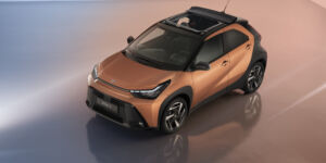 Toyota Aygo X Hybrid - mestský crossover, ktorý po novom jazdí ešte úspornejšie obrazok