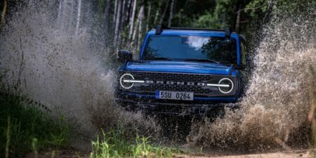 Nádherně zbytečný stroj za dva miliony. Ford Bronco je zhmotněním Grétiných nočních můr obrazok