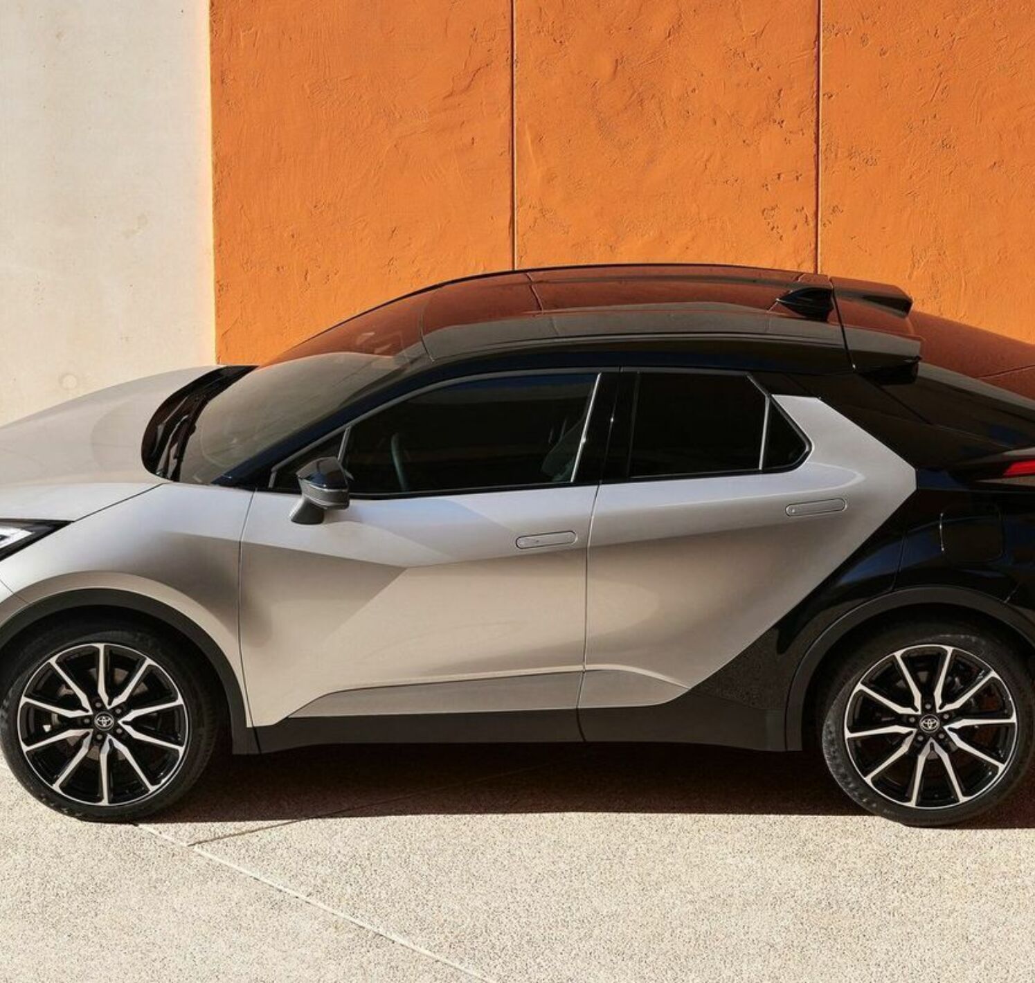 https://autofilter.sk/assets/files/images/c-hr/gallery/Toyota-c-hr-2023-06-galeria_2025-04-10-213231_wcfy.jpg - obrazok