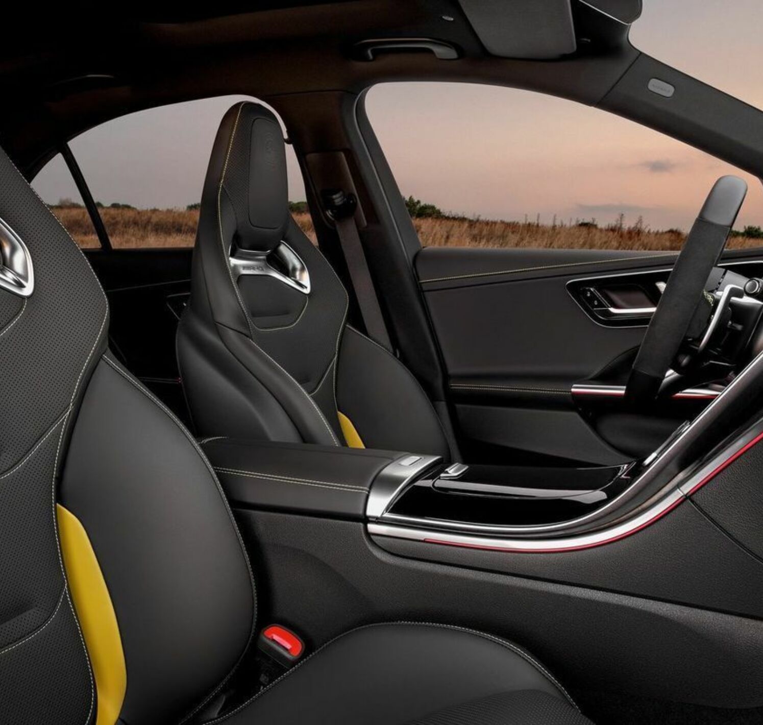 https://autofilter.sk/assets/files/images/c-sedan-amg/gallery/Mercedes-benz-c63-s-amg-e-performance-2022-02-galeria_2025-04-10-210140_komf.jpg - obrazok