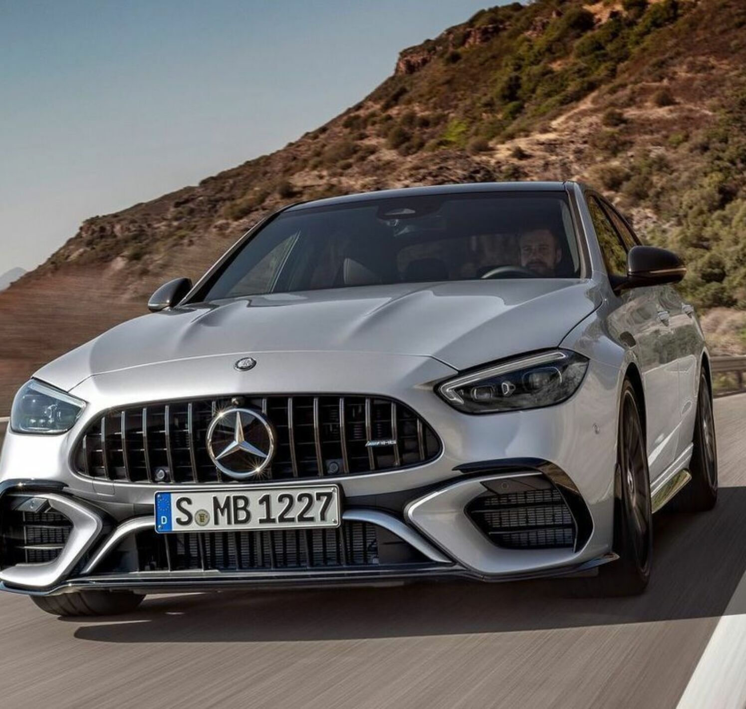 https://autofilter.sk/assets/files/images/c-sedan-amg/gallery/Mercedes-benz-c63-s-amg-e-performance-2022-11-galeria_2025-04-10-210137_ovcx.jpg - obrazok