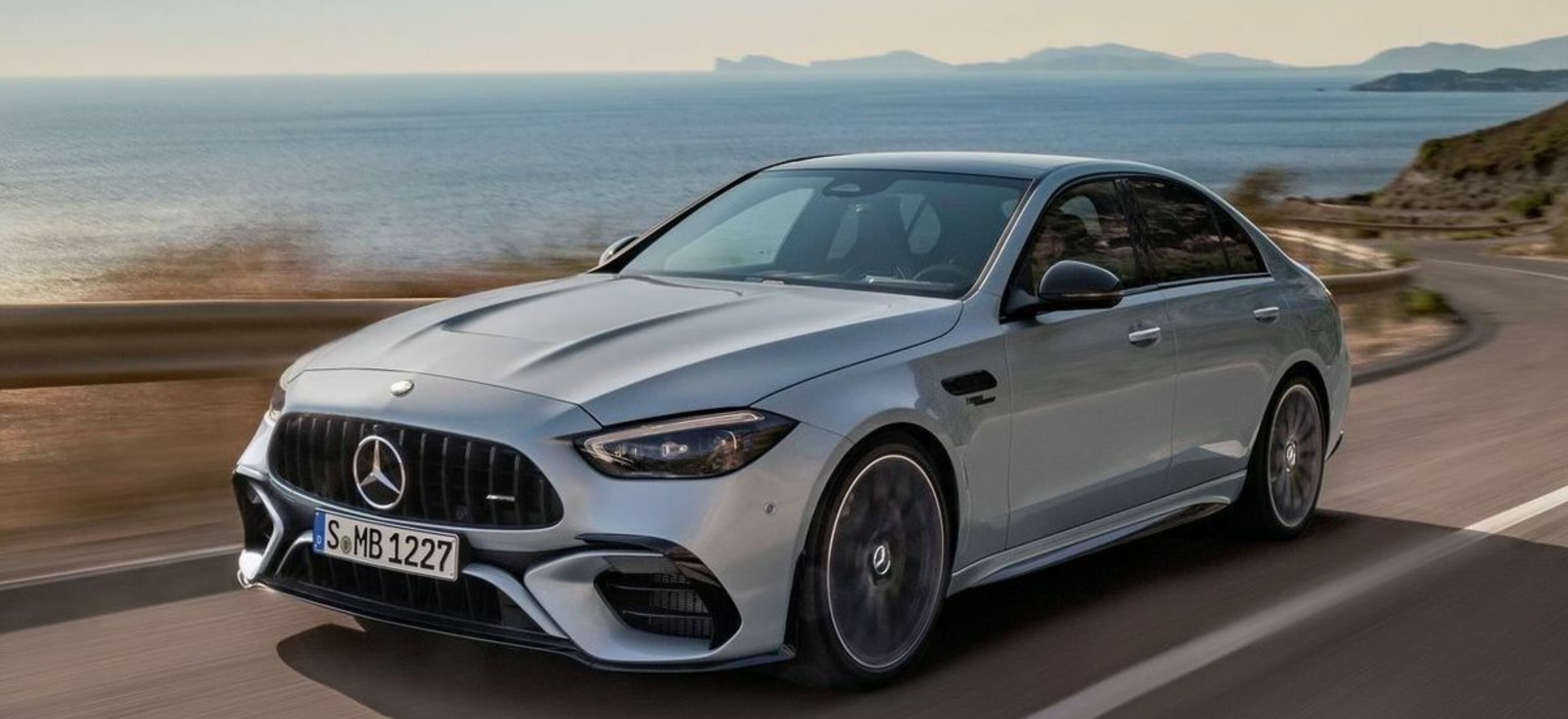 https://autofilter.sk/assets/files/images/c-sedan-amg/gallery/Mercedes-benz-c63-s-amg-e-performance-2022-13-galeria_2025-04-10-210137_loom.jpg - obrazok