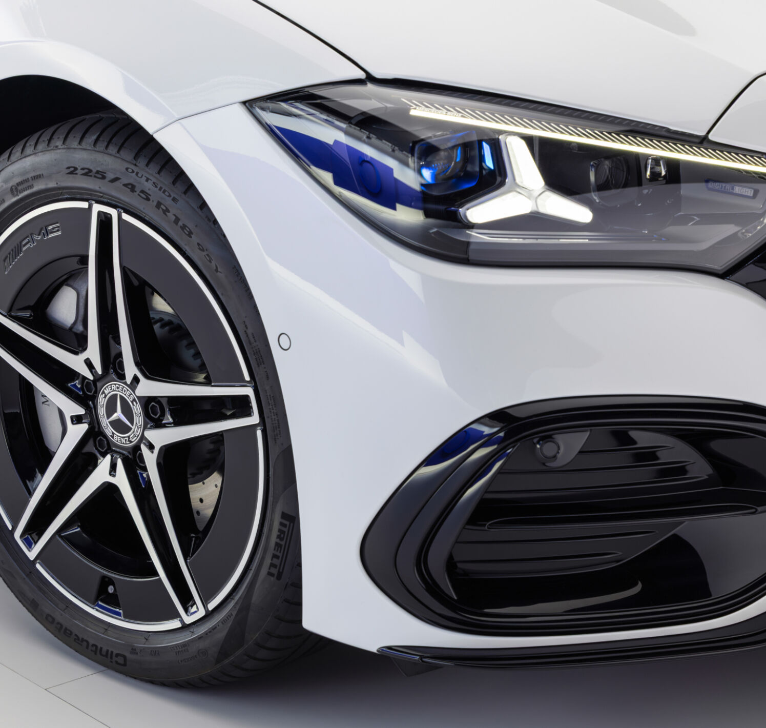 https://autofilter.sk/assets/files/images/c-sedan-phev/gallery/26C0225_016.jpg - obrazok