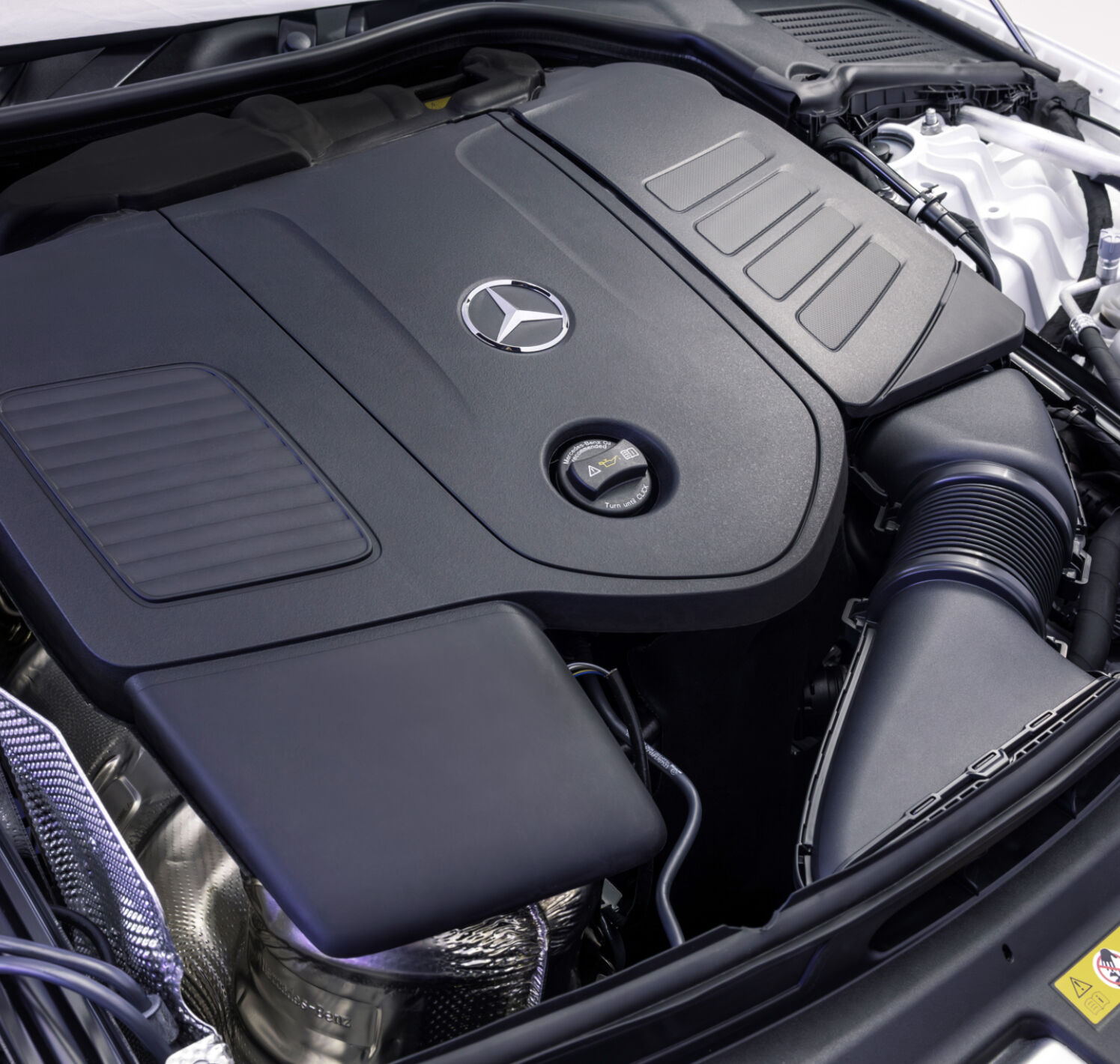 https://autofilter.sk/assets/files/images/c-sedan-phev/gallery/26C0225_018.jpg - obrazok