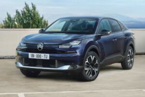 Citroën C4 X – pohodlný fastback s veľkým kufrom a hybridom