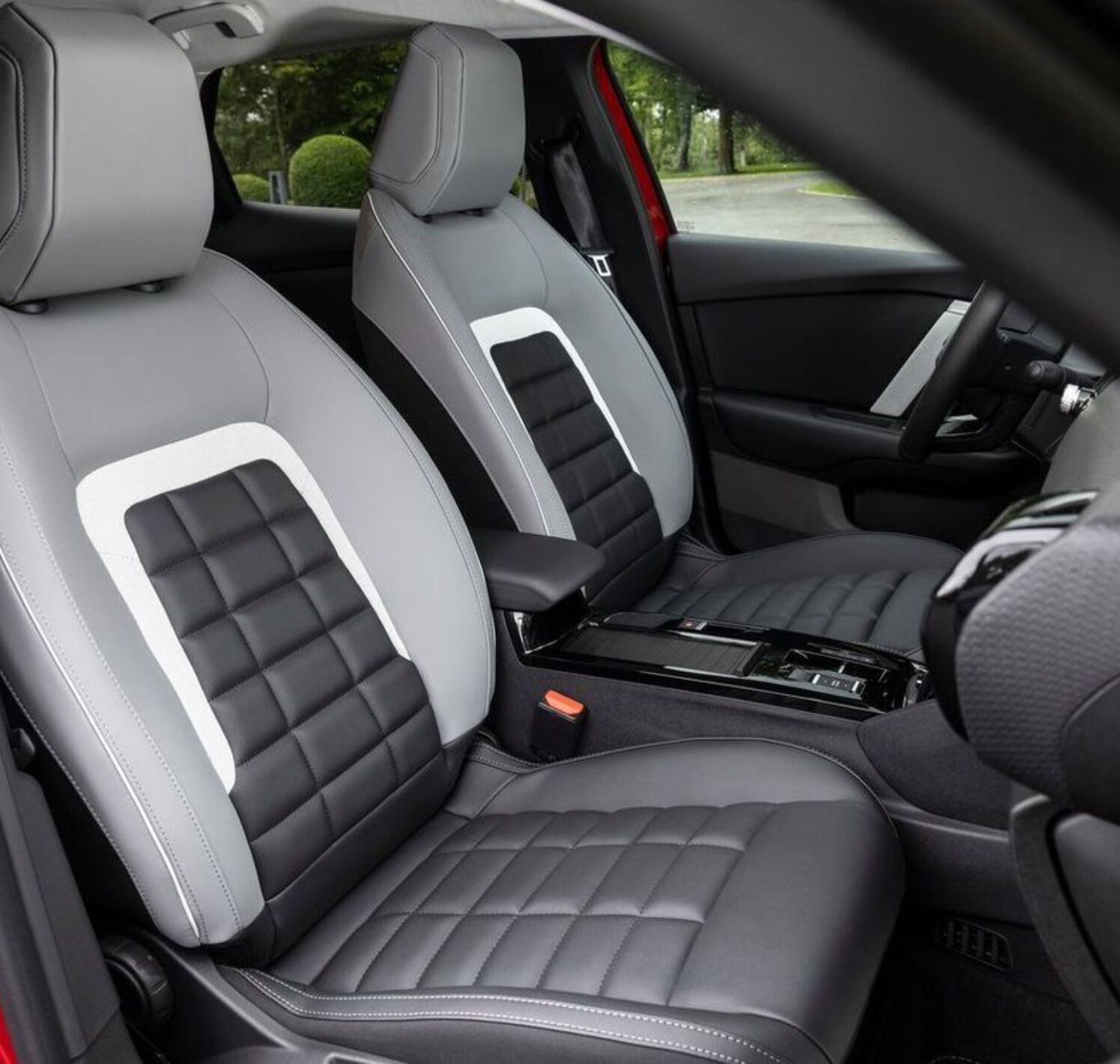 https://autofilter.sk/assets/files/images/c4/gallery/Citroen-c4-2024-02-galeria_2025-04-10-204015_strv.jpg - obrazok