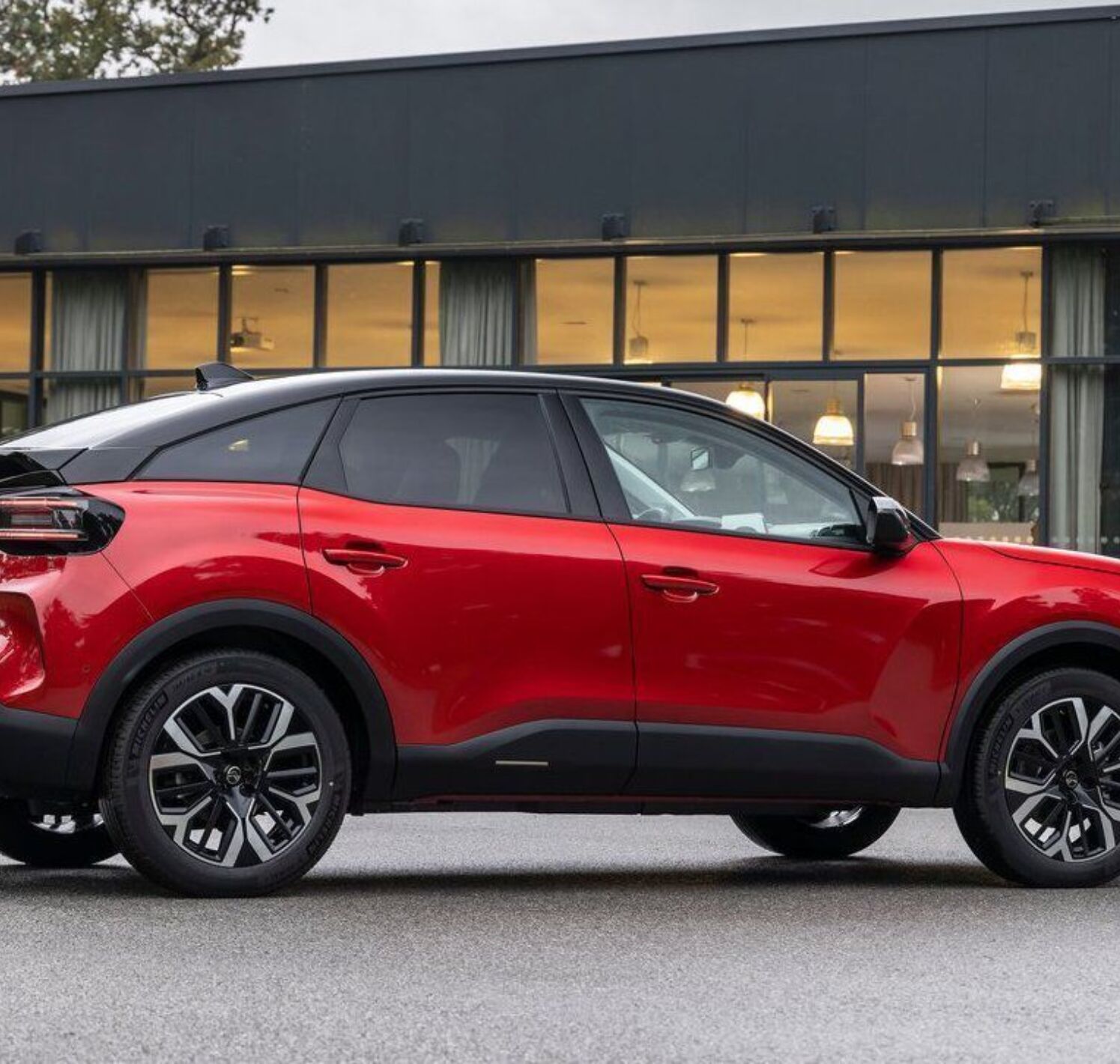 https://autofilter.sk/assets/files/images/c4/gallery/Citroen-c4-2024-08-galeria_2025-04-10-204016_zwrw.jpg - obrazok