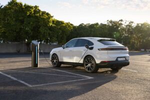 Cayenne E-Hybrid Coupé kombinuje elektrické dochádzanie a výrazný dizajn