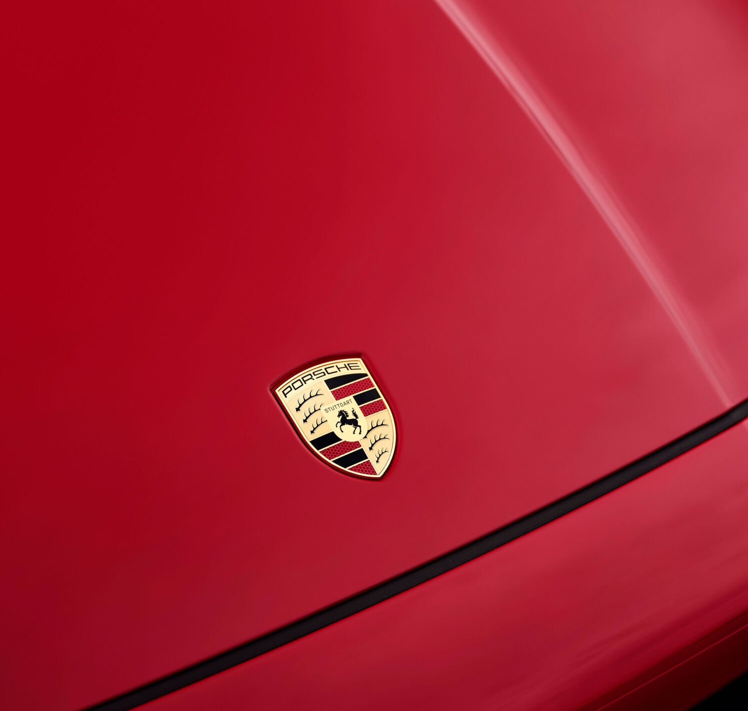 https://autofilter.sk/assets/files/images/cayenne/gallery/Porsche_Kroatien_Detail_Logo_DSF1114_V01_1.jpg - obrazok