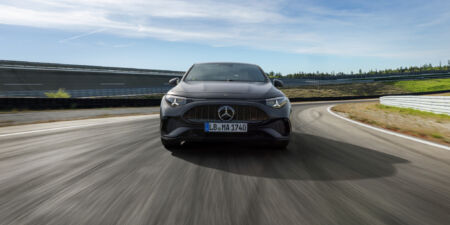 S týmto novým Mercedesom opatrne. Je to nízkorozpočtový hyper-car obrazok