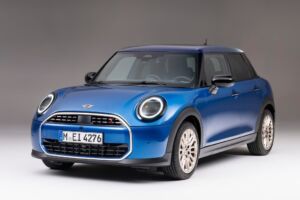 Päť dverí mení Mini Cooper viac, než naznačuje 16 centimetrov navyše