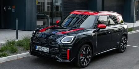 Mini Countryman JCW je praktické SUV s dušou motokáry (test)   Čítajte viac: https://auto.sme.sk/c/23318730/test-mini-countryman-jcw-rodinny-typ-s-dusou-rebela.html obrazok