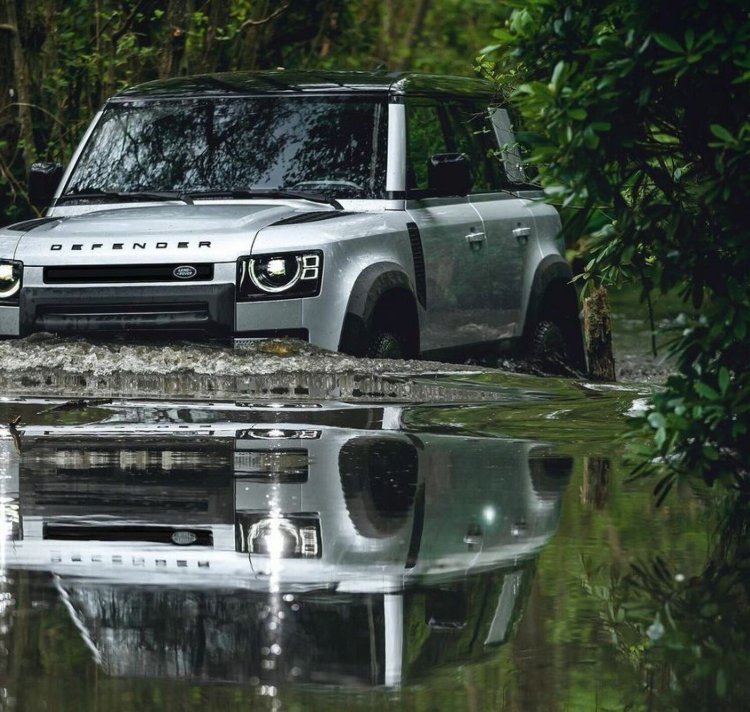 https://autofilter.sk/assets/files/images/defender-110/gallery/Land-rover-defender-110-2019-16-galeria_2025-04-10-205449_xqjh.jpg - obrazok