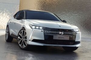 DS N°4 E-TENSE: elektrický kompakt s dojazdom 450 km a dôrazom na komfort