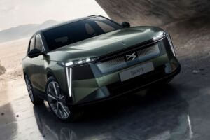 DS N°7 E-TENSE: Elektrické SUV s dojazdom až 740 km mieri medzi prémiovú špičku