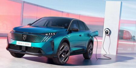 Peugeot e-3008 má tri elektrické verzie. Najväčšia batéria mení spôsob cestovania obrazok